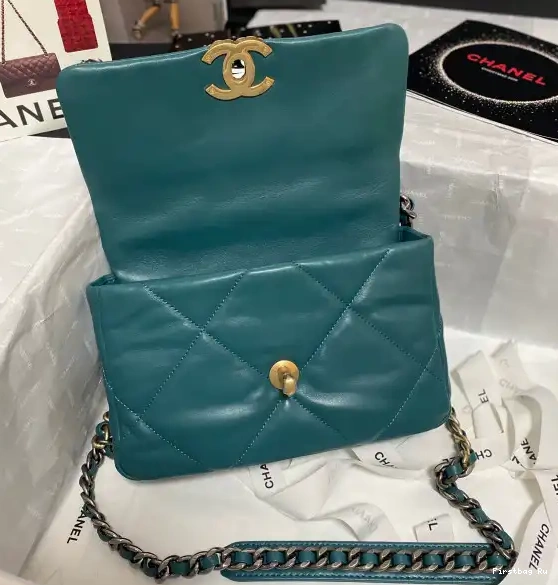 First Bag Ru BAG FLAP 19 CHANEL 0630